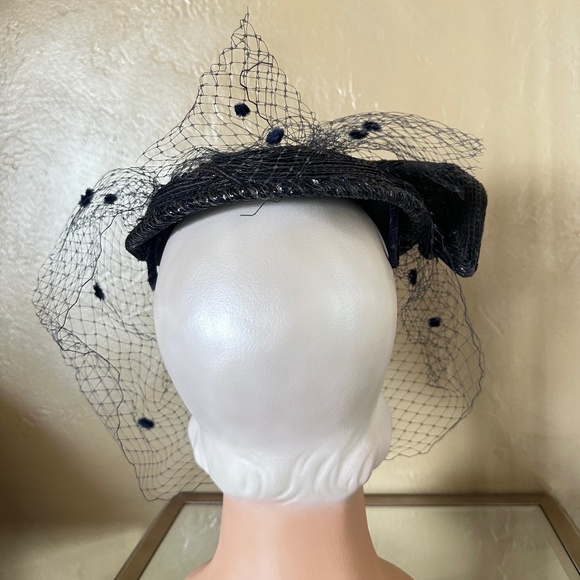 FOXY 1950s\' NAVY STRAW HAT WITH INTRICATE \